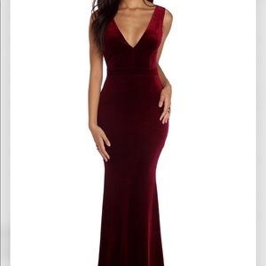 GORGEOUS VELVET DRESS ONLY WORN ONCE